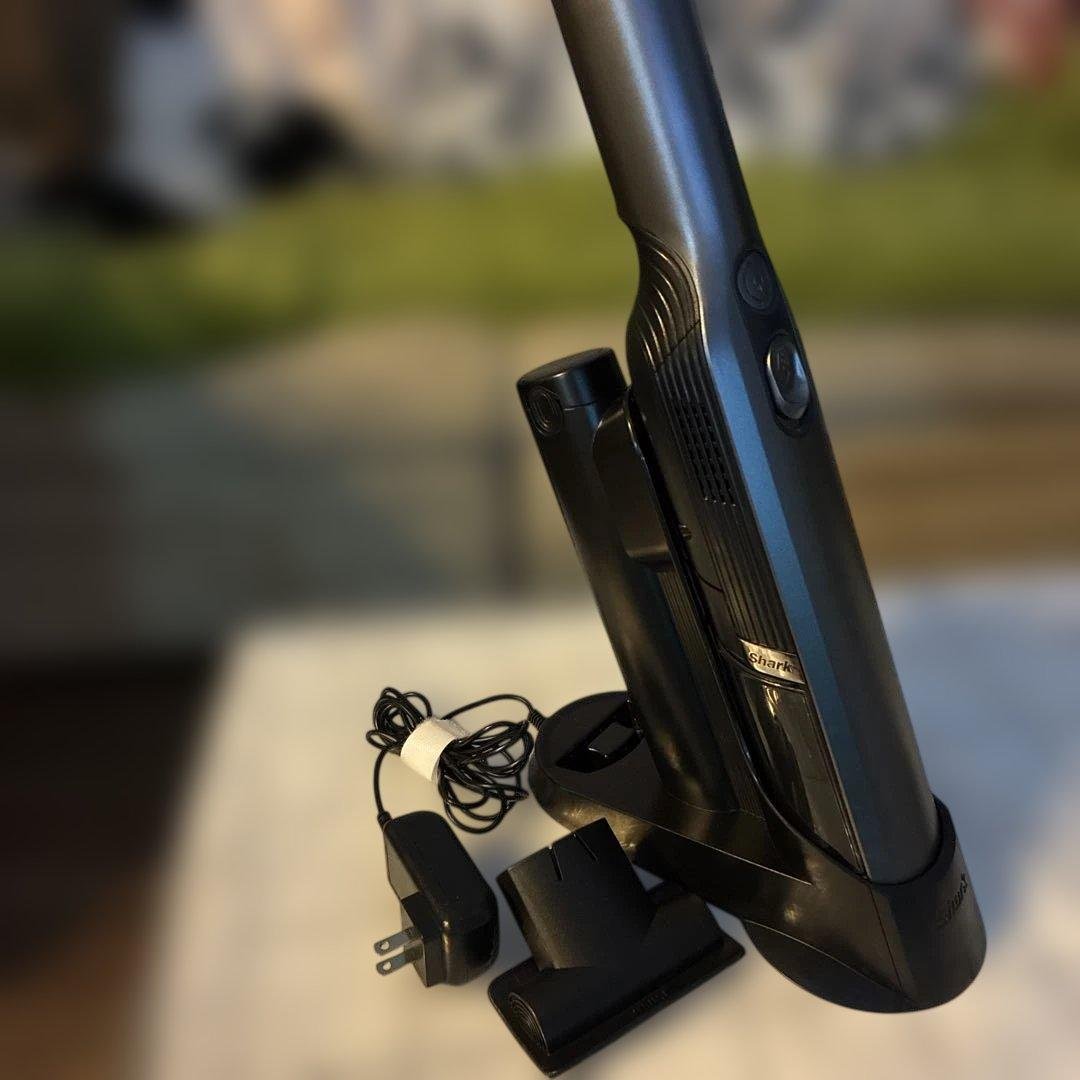 Shark スティッククリーナー本体 充電器付き